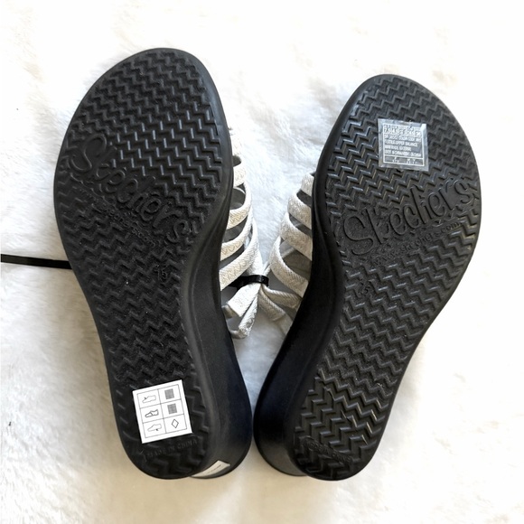 NEW! Skechers Memory Foam Silver Embellished Multi-Strap Wedge Sandals Size 7.5 - Picture 3 of 7